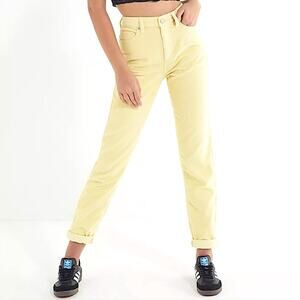 🧡🩷Yellow BDG corduroy Mom Jeans in Size 28